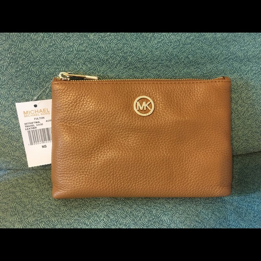 Michael Kors “Fulton” Travel Leather Case Acorn